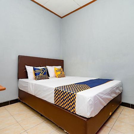 Отель Spot On 2821 Griya Kawula Syariah Surakarta  Экстерьер фото