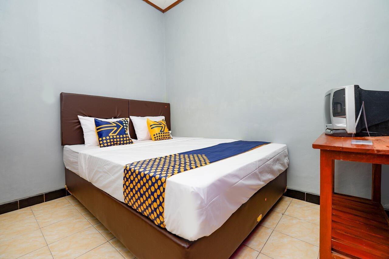 Отель Spot On 2821 Griya Kawula Syariah Surakarta  Экстерьер фото