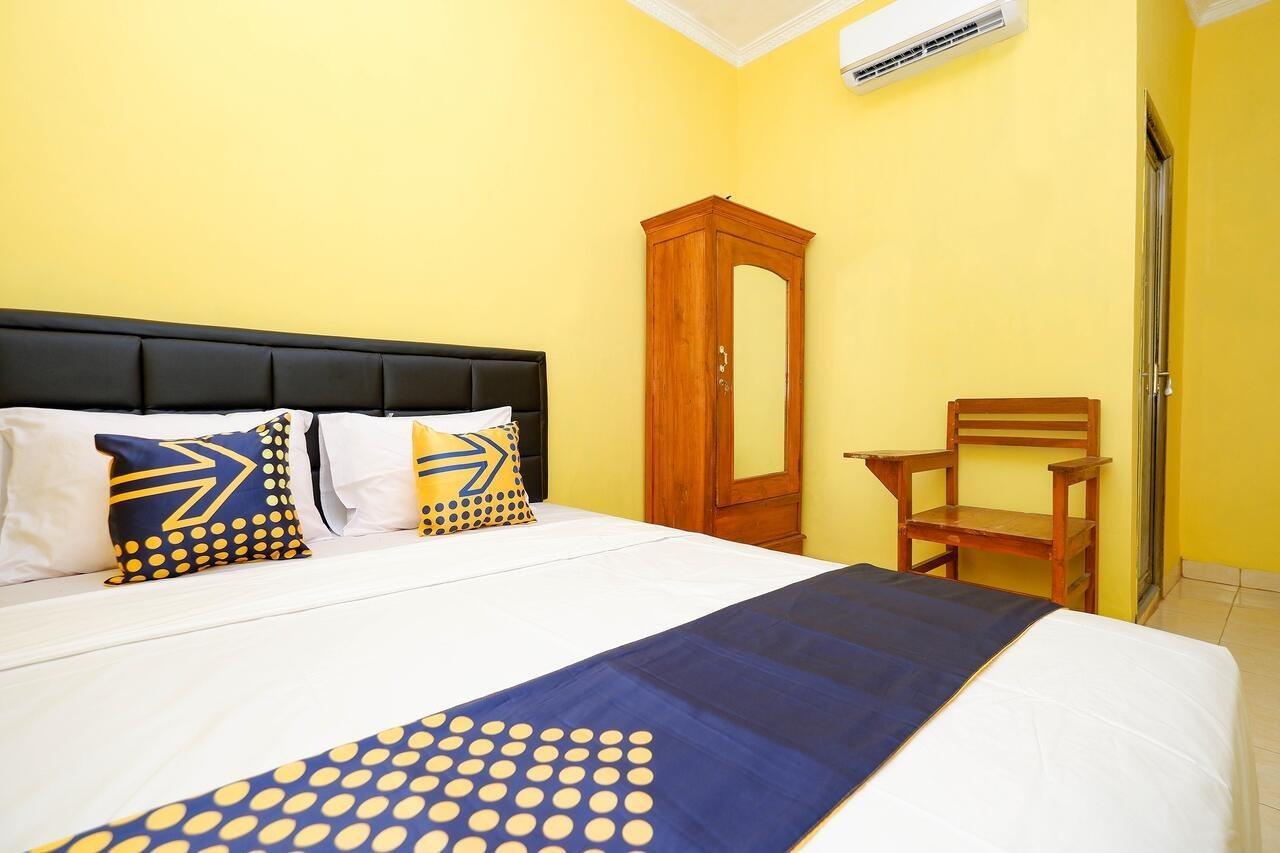 Отель Spot On 2821 Griya Kawula Syariah Surakarta  Экстерьер фото