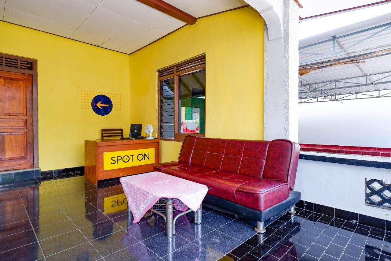Отель Spot On 2821 Griya Kawula Syariah Surakarta  Экстерьер фото