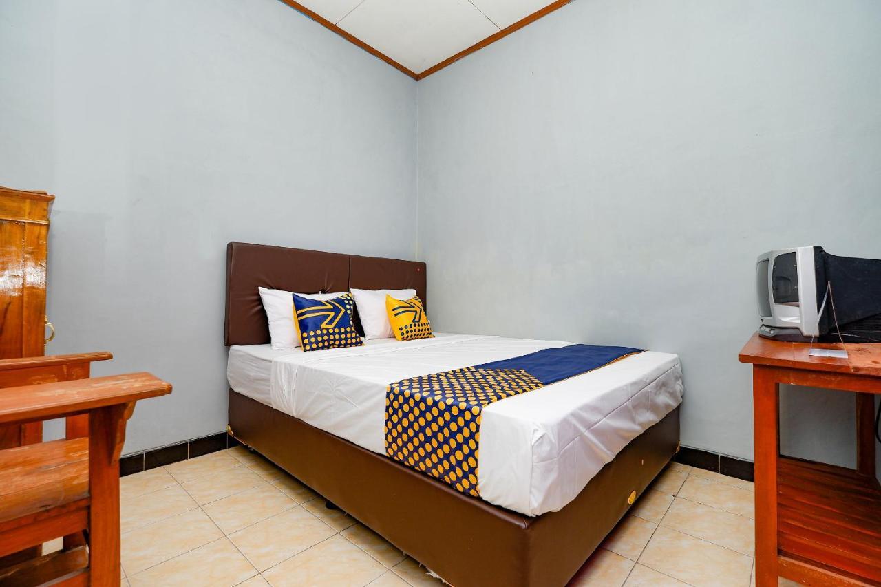 Отель Spot On 2821 Griya Kawula Syariah Surakarta  Экстерьер фото