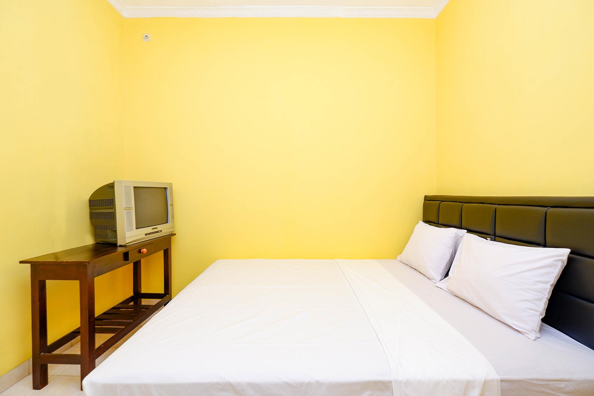 Отель Spot On 2821 Griya Kawula Syariah Surakarta  Экстерьер фото