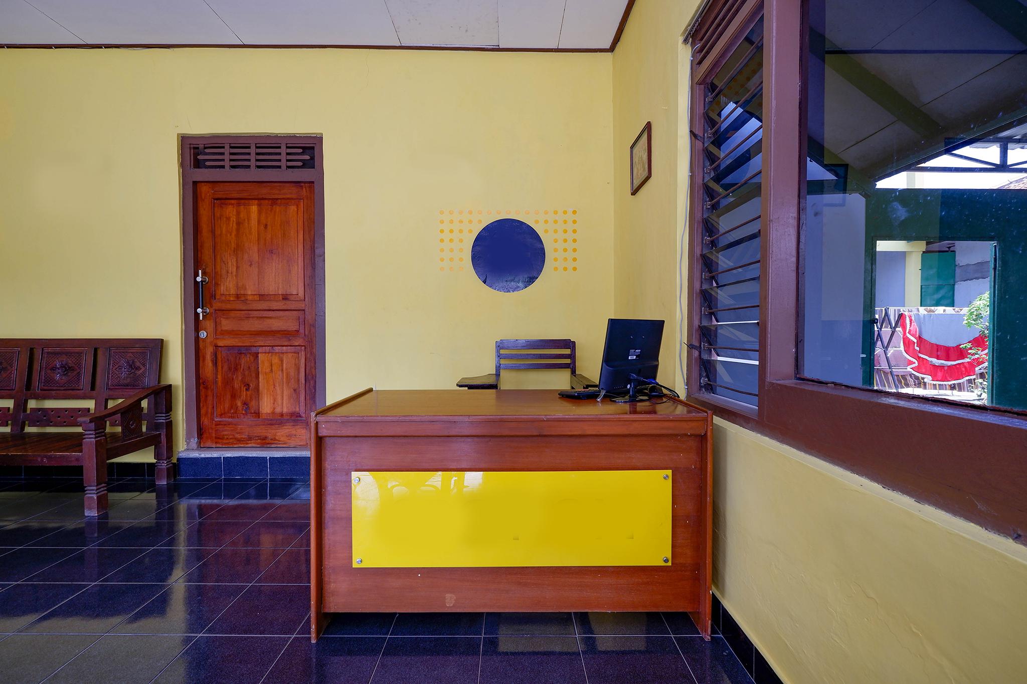 Отель Spot On 2821 Griya Kawula Syariah Surakarta  Экстерьер фото