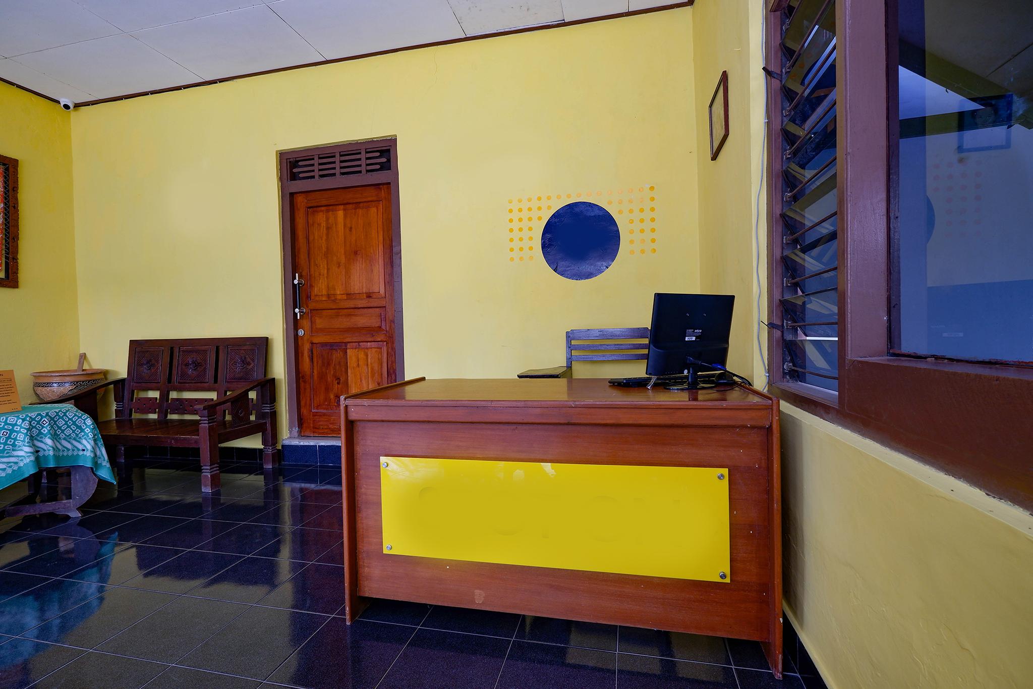 Отель Spot On 2821 Griya Kawula Syariah Surakarta  Экстерьер фото